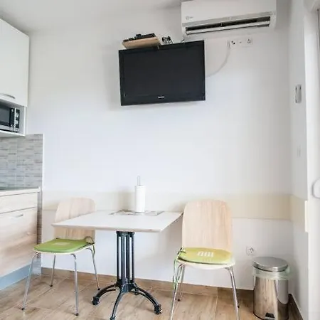 Apartment Tomislav Pakostane Exterior photo